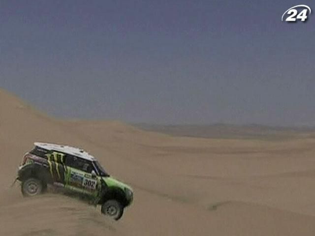 Dakar-2013: Петрансель зміцнив лідерство у заліку джипів Dakar-2013: Петрансель зміцнив лідерство у заліку джипів