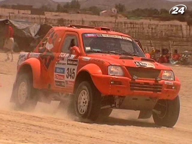 На Dakar 2013 на автомобиле Нестерчука загорелось колесо