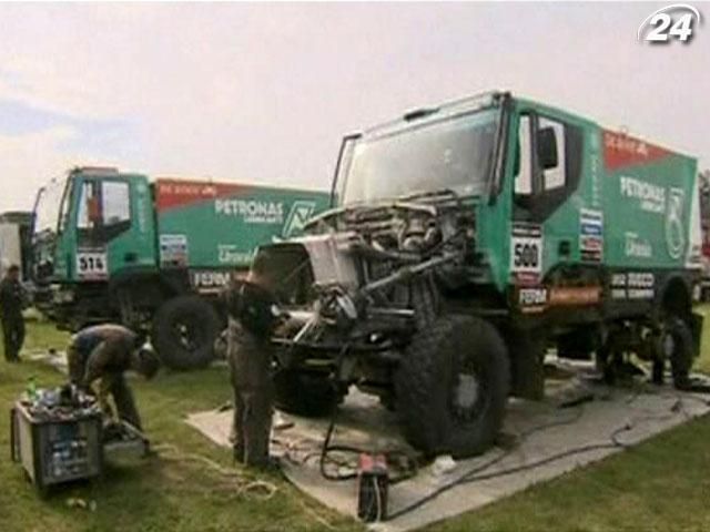 Dakar 2013: Участники марафона перевели дух после восьми этапов Dakar 2013: Участники марафона перевели дух после восьми этапов