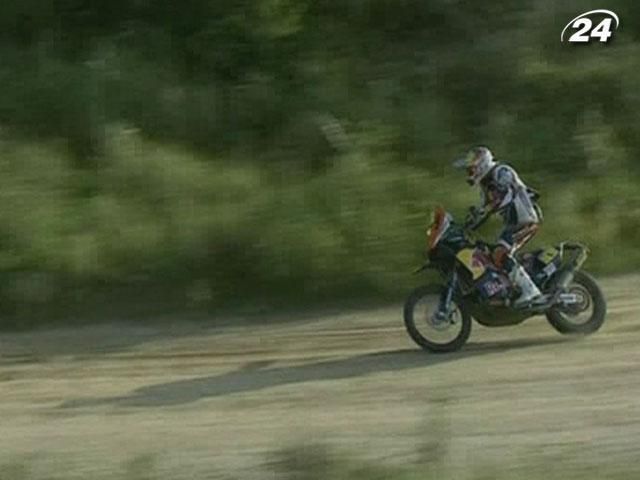 Стефан Петрансель уверенно удерживает лидерство среди пилотов внедорожников Стефан Петрансель уверенно удерживает лидерство среди пилотов внедорожников