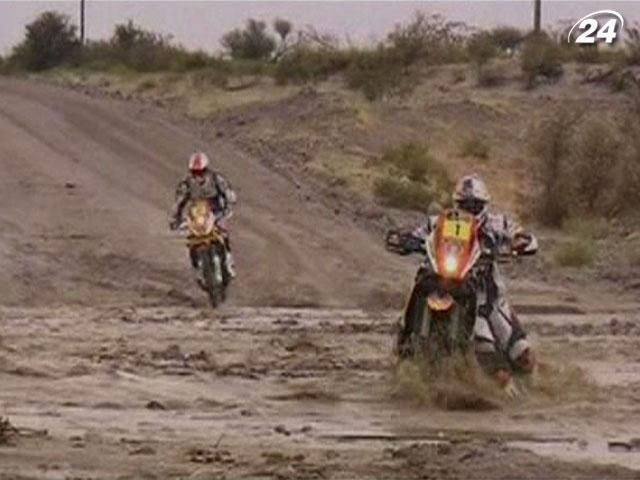 Дистанцію 11 етапу Dakar подолали лише мотоциклісти