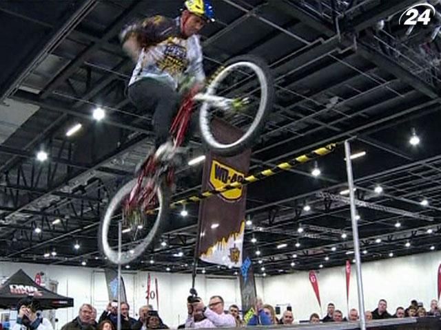 У Великобританії відкрилося шоу екстремальних велосипедів У Великобританії відкрилося шоу екстремальних велосипедів