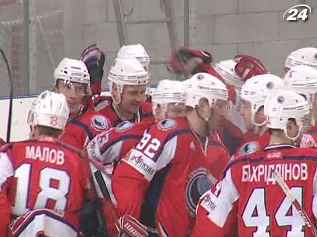 ХК "Компаньйон" утретє в сезоні виграв дербі в ХК "Сокіл" ХК "Компаньйон" утретє в сезоні виграв дербі в ХК "Сокіл"