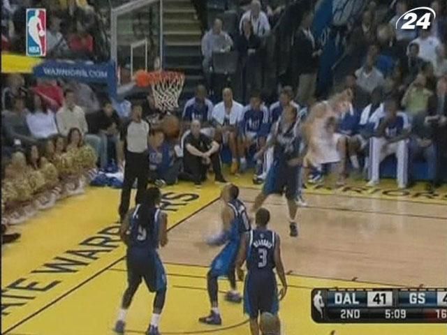 "Голден Стейт Уорриорс" одержали третью победу подряд "Голден Стейт Уорриорс" одержали третью победу подряд