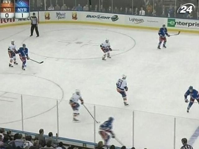 Хоккей: "Рейнджерс" выиграли восьмое домашнее дерби подряд Хоккей: "Рейнджерс" выиграли восьмое домашнее дерби подряд