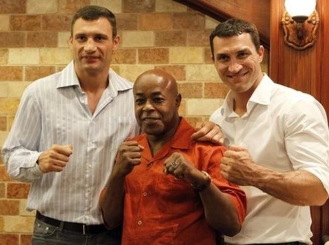 Алі Башир не знає жодного боксера, який переміг би Кличків Алі Башир не знає жодного боксера, який переміг би Кличків