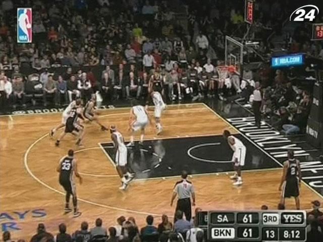 Відсутність Тіма Данкана не завадила "Сан-Антоніо" перемогти "Бруклін" Відсутність Тіма Данкана не завадила "Сан-Антоніо" перемогти "Бруклін"