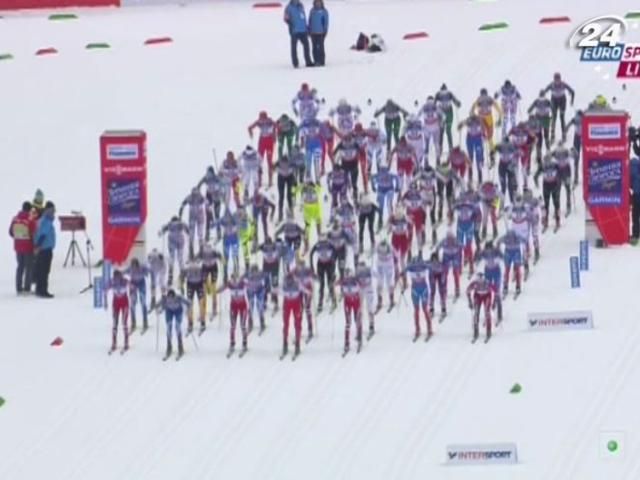 Победу в скиатлоне разыграли четыре норвежки