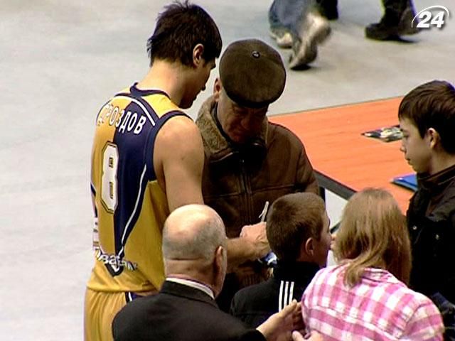 Артур Дроздов - единственный украинец в сборной недели баскетбольной Суперлиги Артур Дроздов - единственный украинец в сборной недели баскетбольной Суперлиги