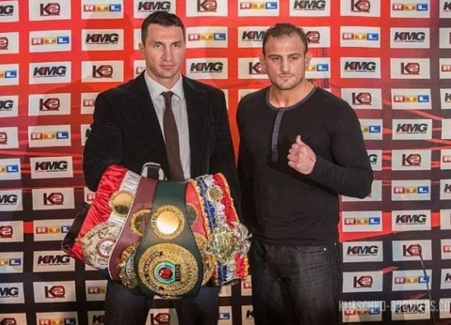 Кличко и Пьянета встретились на месте своего боя (Фото) Кличко и Пьянета встретились на месте своего боя (Фото)