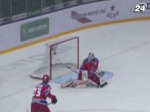 Кубок Гагарина: "Динамо" за 6 минут забил 3 шайбы в ворота ЦСКА Кубок Гагарина: "Динамо" за 6 минут забил 3 шайбы в ворота ЦСКА