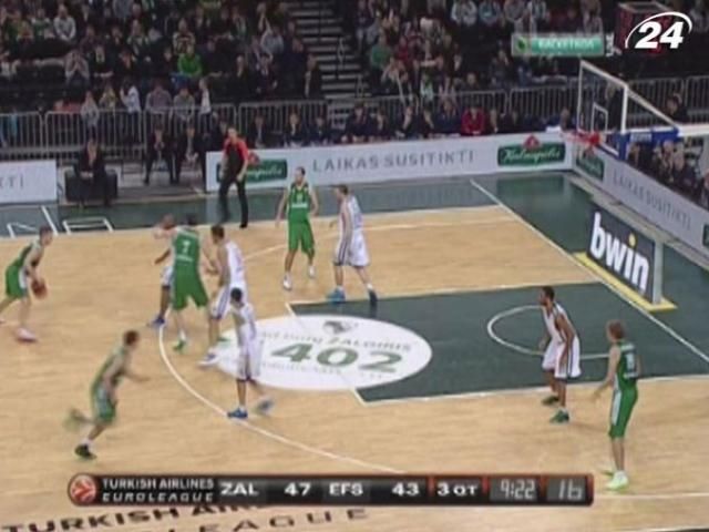 Баскетбол: "Жальгирис" одолел "Эфес Пилсен" несмотря на отсутствие мотивации