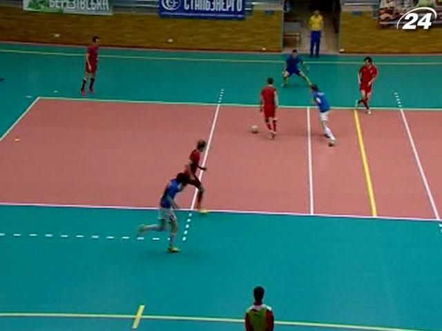 Футзал: збірна України зіграла товариський спаринг із "Локомотивом" Футзал: збірна України зіграла товариський спаринг із "Локомотивом"