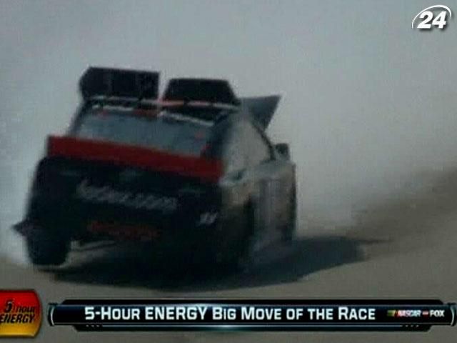 NASCAR: Кайл Буш вирвав перемогу на останньому колі NASCAR: Кайл Буш вирвав перемогу на останньому колі