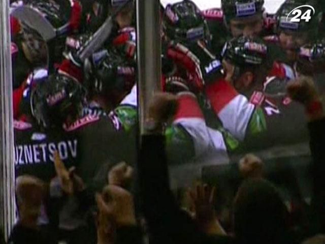 Хоккеисты "Трактора" вырвали победу у "АК Барса" Хоккеисты "Трактора" вырвали победу у "АК Барса"