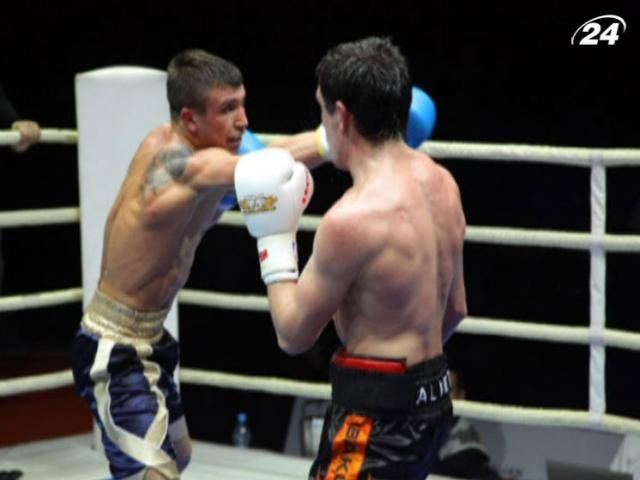 Бокс: Василий Ломаченко вывел "Атаманов" в полуфинал