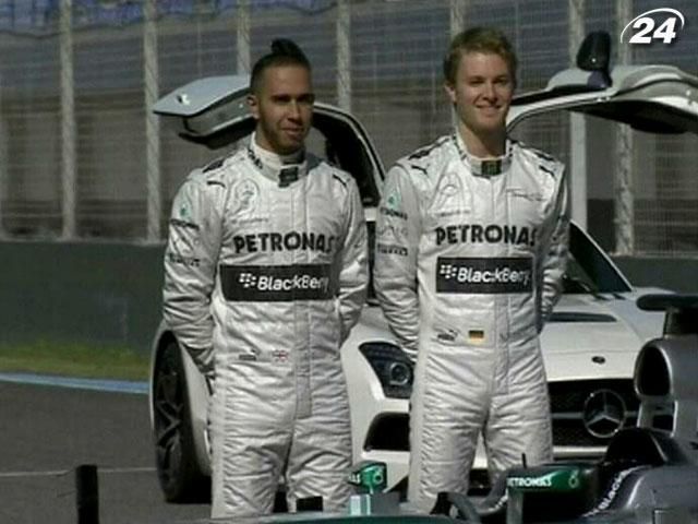 Mercedes обіцяє Росбергу рівну підтримку із Хемілтоном Mercedes обіцяє Росбергу рівну підтримку із Хемілтоном