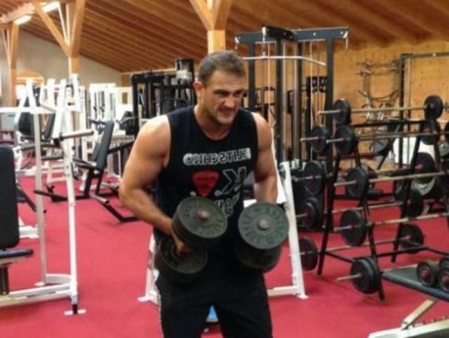 Франческо Пьянета тренируется в футболке Кличко (Фото) Франческо Пьянета тренируется в футболке Кличко (Фото)