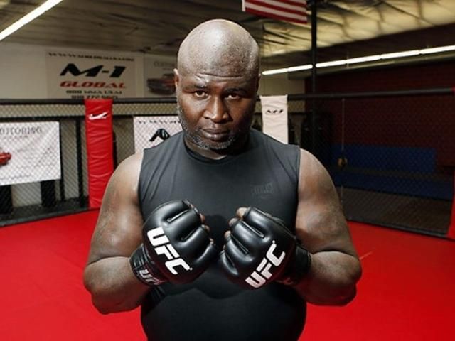 Джеймс Тони хочет драться с "сестрами Кличко и Дэвидом Геем" Джеймс Тони хочет драться с "сестрами Кличко и Дэвидом Геем"