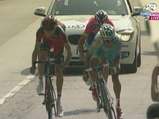 На італійській велобагатоденці перемогу розіграли троє господарів
