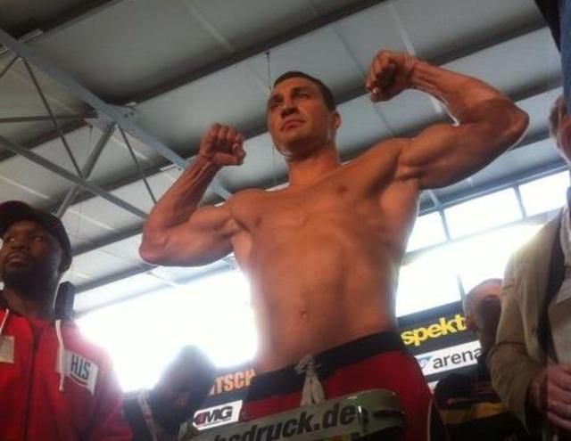 Кличко виявився важчим від П'янети на 4 кілограми (Фото, відео) Кличко виявився важчим від П'янети на 4 кілограми (Фото, відео)