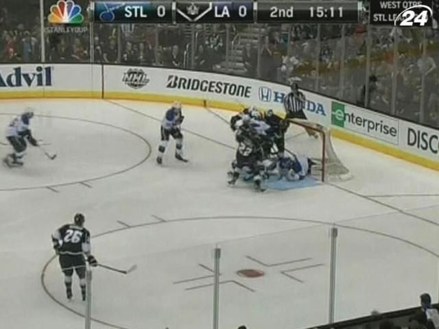 Кубок Стэнли: "Кингс" отыграли один матч у "Сент-Луиса" Кубок Стэнли: "Кингс" отыграли один матч у "Сент-Луиса"