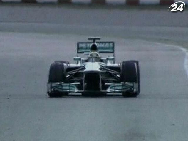 Mercedes усовершенствовал систему выхлопа и сделал новые антикрылья Mercedes усовершенствовал систему выхлопа и сделал новые антикрылья