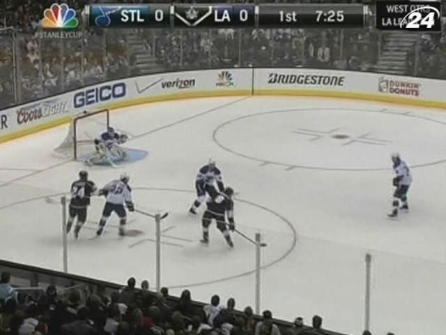 Хоккей: "Лос-Анджелес" стал четвертым четвертьфиналистом Кубка Стэнли Хоккей: "Лос-Анджелес" стал четвертым четвертьфиналистом Кубка Стэнли