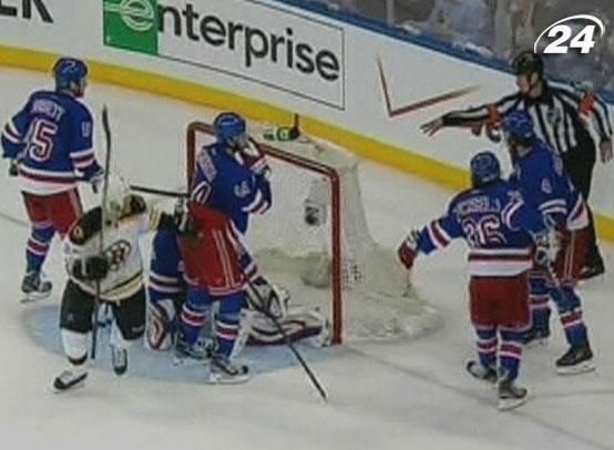 Stanley Cup: New York Rangers уступили Boston Bruins в третьем матче