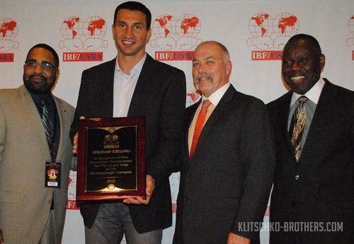 Владимир Кличко получил награду от IBF (Фото)