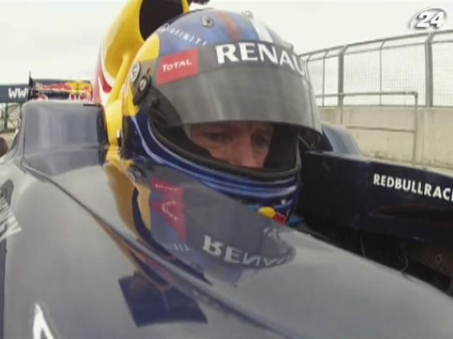 Едріан Ньюї візьме участь у гонці на автомобілі Lamborghini