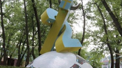 У Києві відкрили пам'ятник футбольним фанам зі Швеції (Фото)