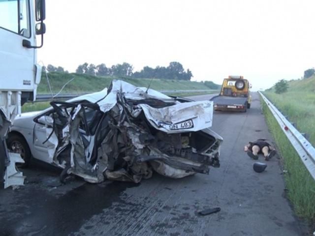 В Черкасской области в ДТП разбился иностранный спортсмен (Фото) В Черкасской области в ДТП разбился иностранный спортсмен (Фото)