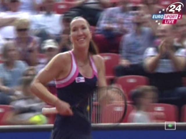 Теніс: Єлена Янковіч виграла два матчі за кілька годин