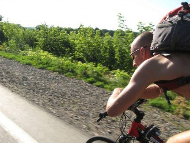 Велосипедист из Сум проехал Украину за 109 часов