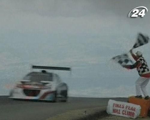 Себастьян Льоб встановив новий рекорд підйому на вершину Пайкс Пік Себастьян Льоб встановив новий рекорд підйому на вершину Пайкс Пік