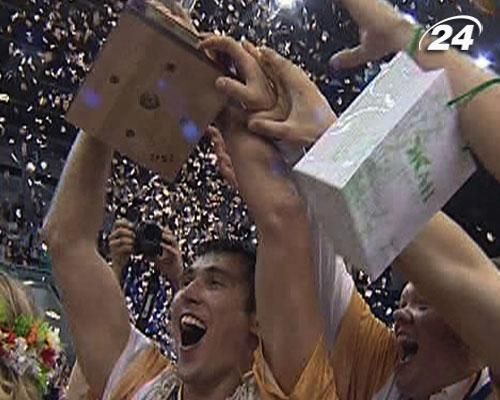 Артур Дроздов підписав новий контракт із "Будівельником" Артур Дроздов підписав новий контракт із "Будівельником"