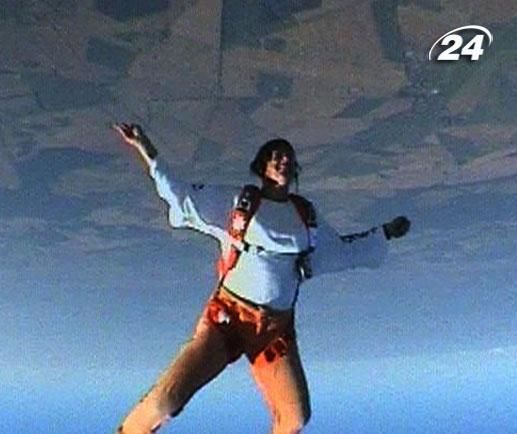 Скайдайвінг: Для охочих спробувати вільне падіння з висоти Скайдайвінг: Для охочих спробувати вільне падіння з висоти