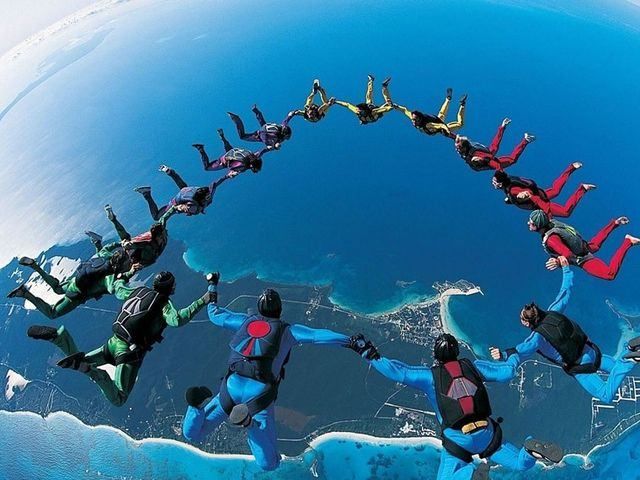 Дивовижні фігури парашутного спорту Дивовижні фігури парашутного спорту