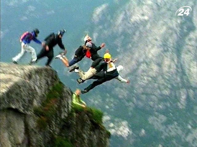 Бейс-джампинг - максимальная доза адреналина для самых экстремальных Бейс-джампинг - максимальная доза адреналина для самых экстремальных