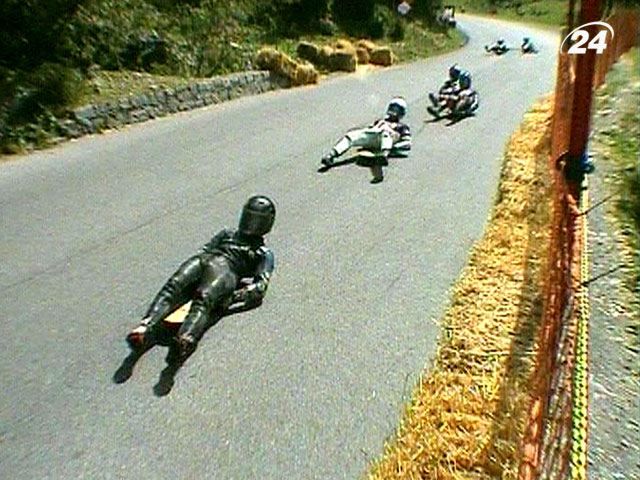 Скейтбординг з гори - політ без гальм або"гарячі п'яти" Скейтбординг з гори - політ без гальм або"гарячі п'яти"