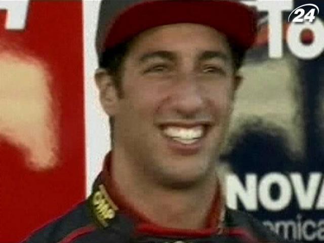 Формула-1: Риккиардо прошел подгонку сидения в болиде Red Bull Формула-1: Риккиардо прошел подгонку сидения в болиде Red Bull