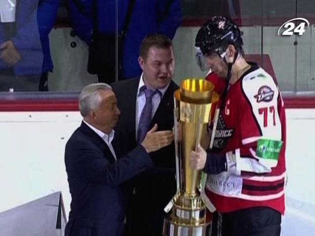 Хоккей: "Донбасс" стал победителем товарищеского турнира с "Адмиралом"