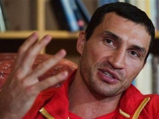 Володимир Кличко тренується та імітує Шварценеггера (Фото) Володимир Кличко тренується та імітує Шварценеггера (Фото)