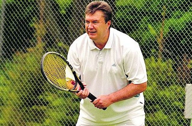 Янукович не пропускает утренней зарядки, ходит на плавание и играет в теннис
