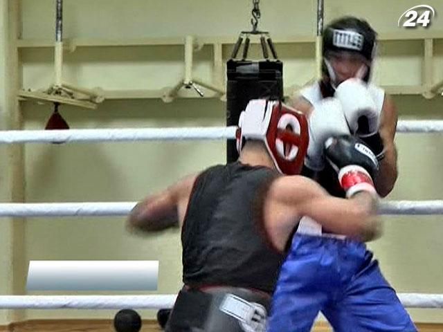 Бокс: Бурсак готується до титульного бою проти британця Блеквела