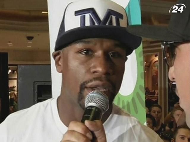 Бокс: Флойд Мейвезер прибув на бій із Саулем Альваресом Бокс: Флойд Мейвезер прибув на бій із Саулем Альваресом