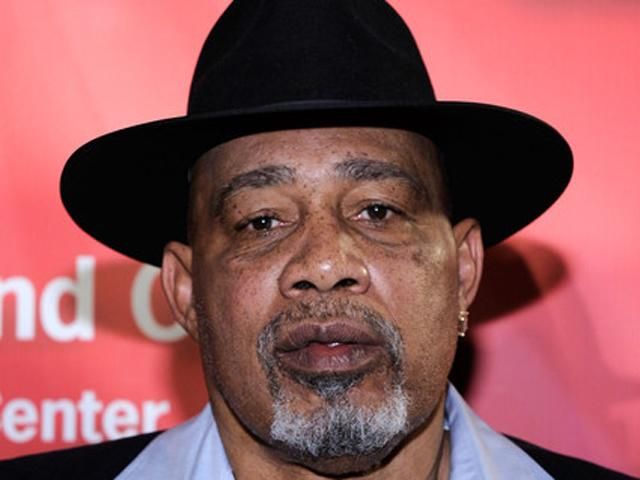 Помер чемпіон світу з боксу, який переміг Мухаммеда Алі Помер чемпіон світу з боксу, який переміг Мухаммеда Алі