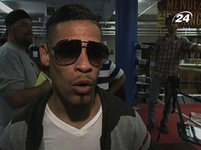 Орландо Крус готується до чемпіонського бою проти Орландо Салідо Орландо Крус готується до чемпіонського бою проти Орландо Салідо