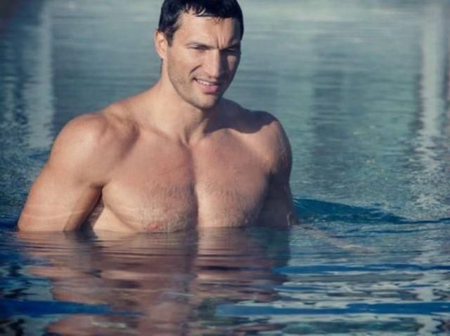 У басейні Кличко показав відмінну фізичну форму (Фото)
